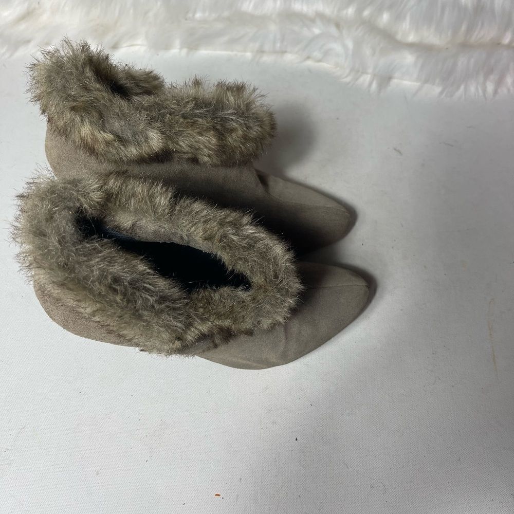 Women genuine leather suede  khaki ankle boots with faux fur top trim size 9 - Picture 8 of 11